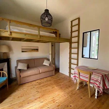 Pretty Cocoon With Two Balconies 公寓
