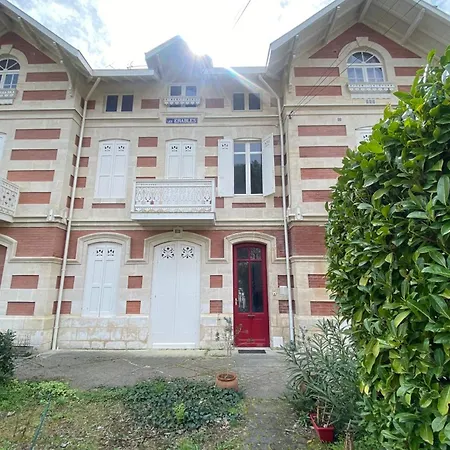 Pretty Cocoon With Two Balconies Apartment *